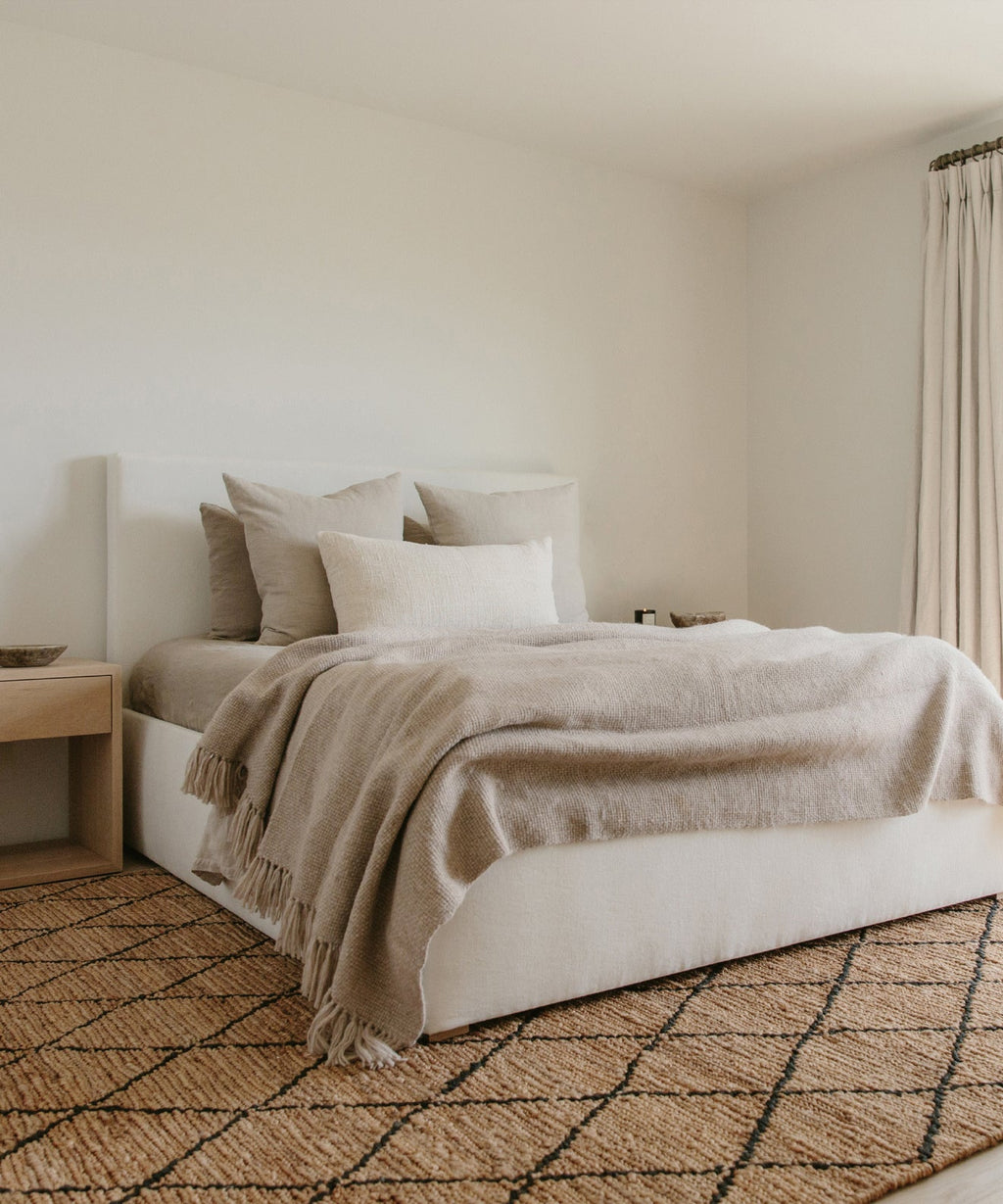 https://cdn.shopify.com/s/files/1/0565/1234/8333/files/pacific-bed-ivory-linen-3.jpg?v=1725496830
