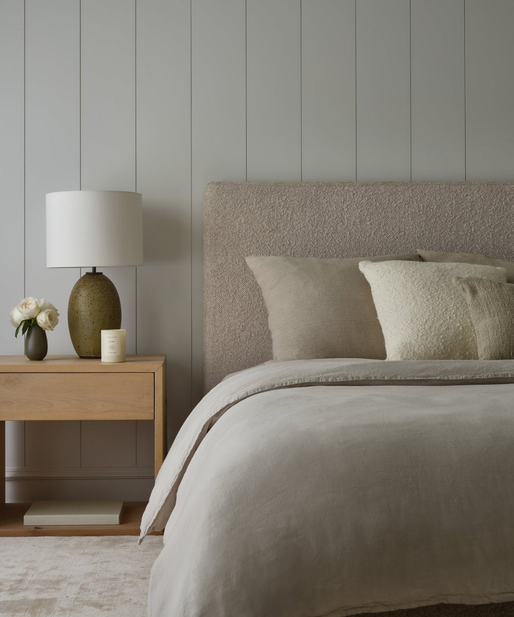 https://cdn.shopify.com/s/files/1/0565/1234/8333/files/pacific-bed-natural-wool-boucle-pdp-4_67760ba5-0132-42f0-91a5-cb780ad38fa2.jpg?v=1700675125