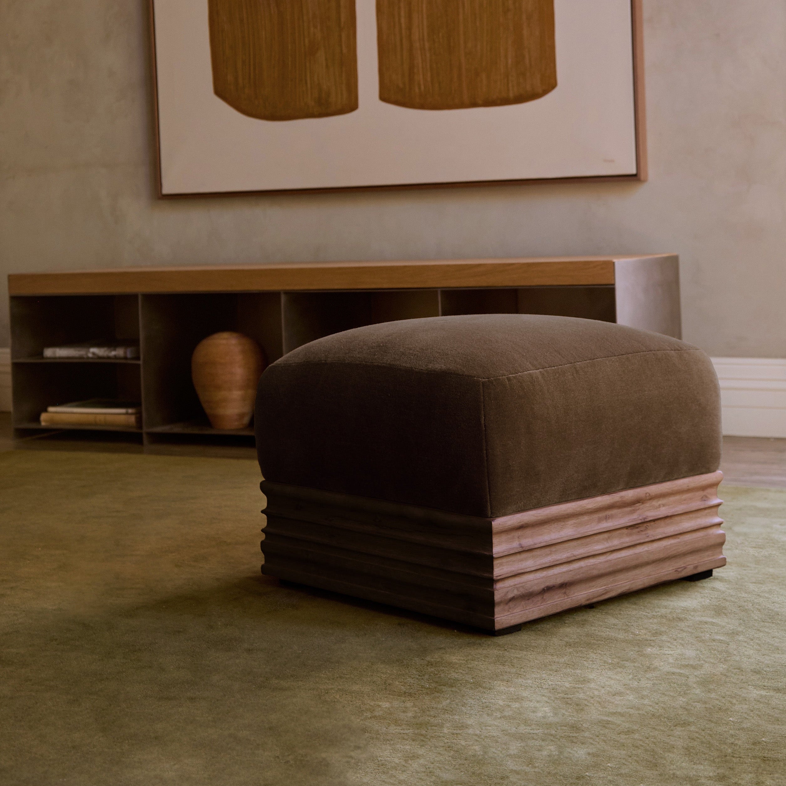 https://cdn.shopify.com/s/files/1/0593/2217/1565/files/palazzo-pouf-truffle.jpg?v=1740460294