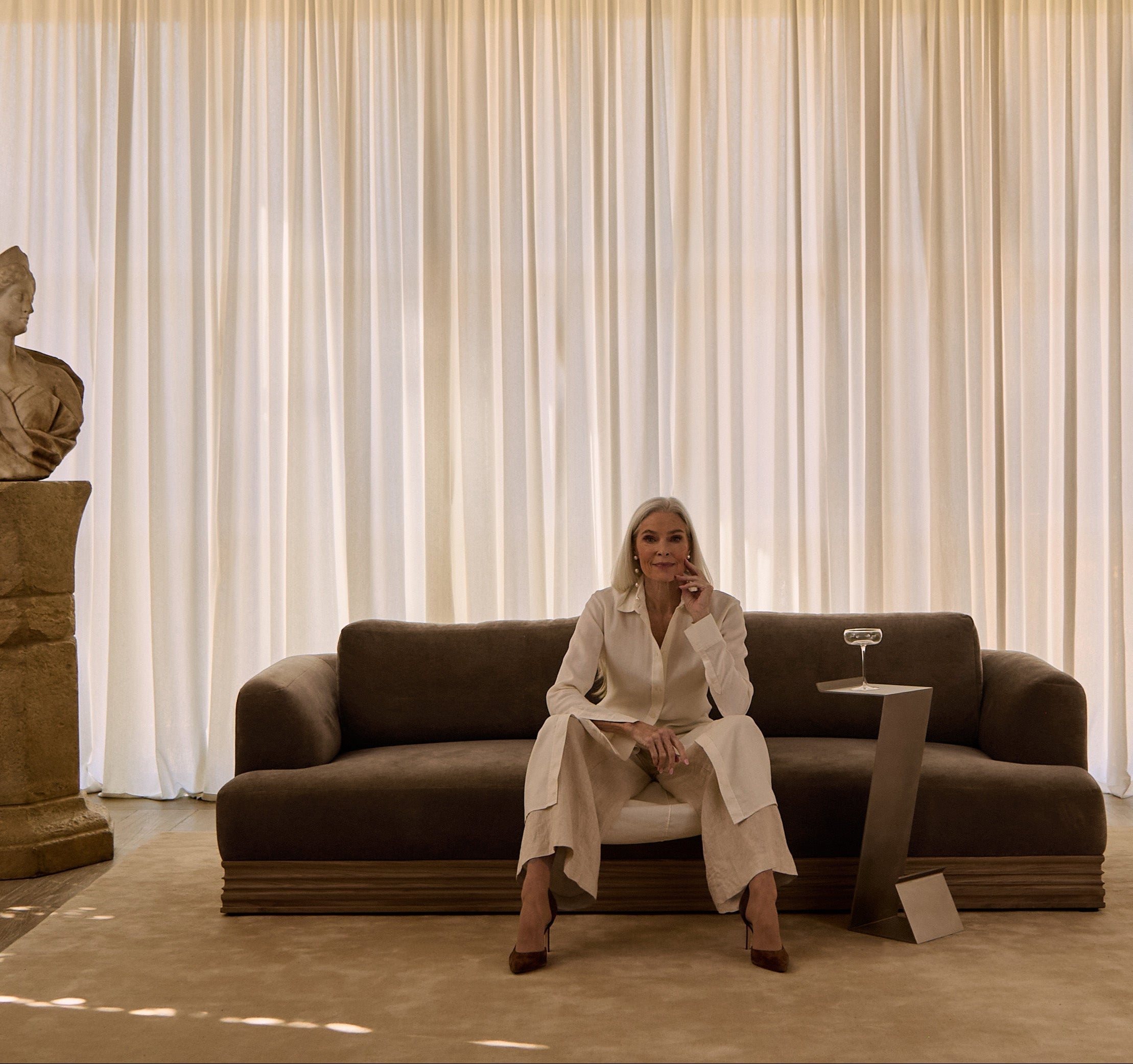 https://cdn.shopify.com/s/files/1/0593/2217/1565/files/palazzo-sofa-truffle.jpg?v=1740442565