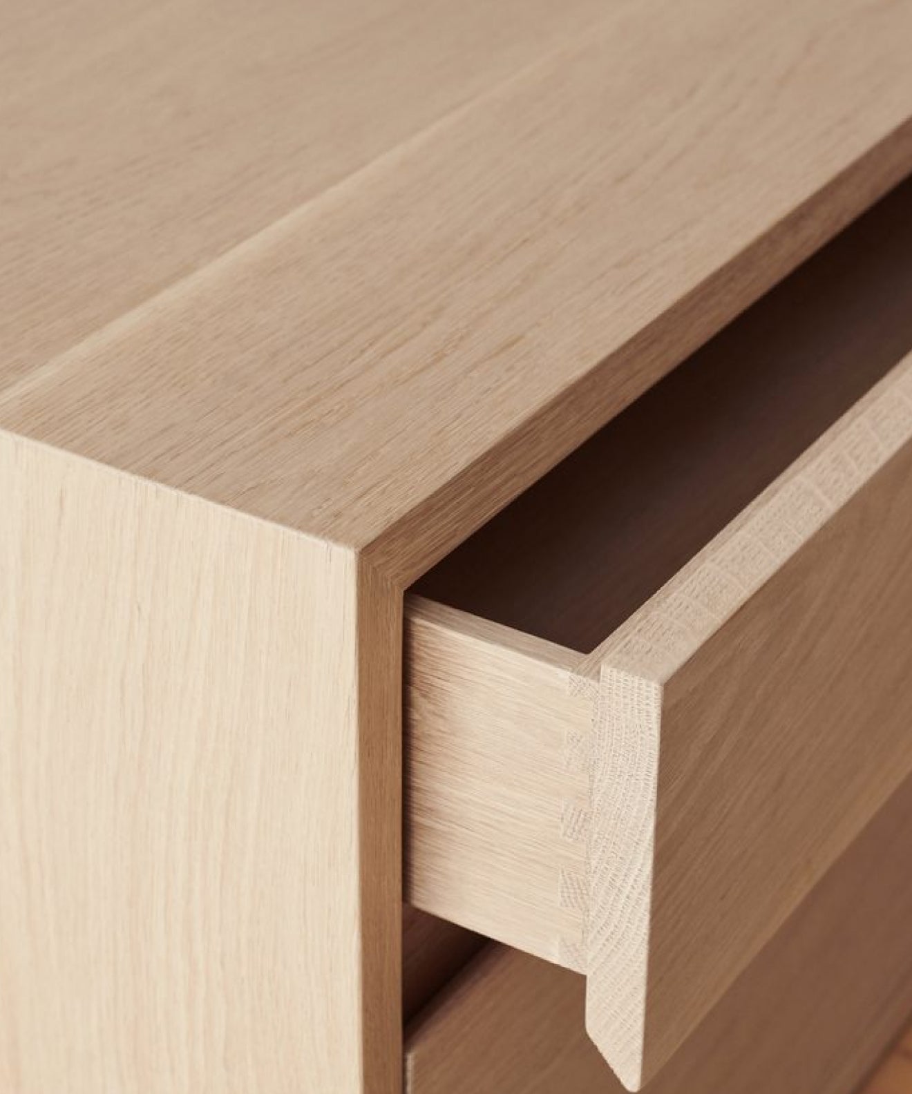 https://cdn.shopify.com/s/files/1/0565/1234/8333/files/palms-nightstand-oak-3_1.jpg?v=1744673113