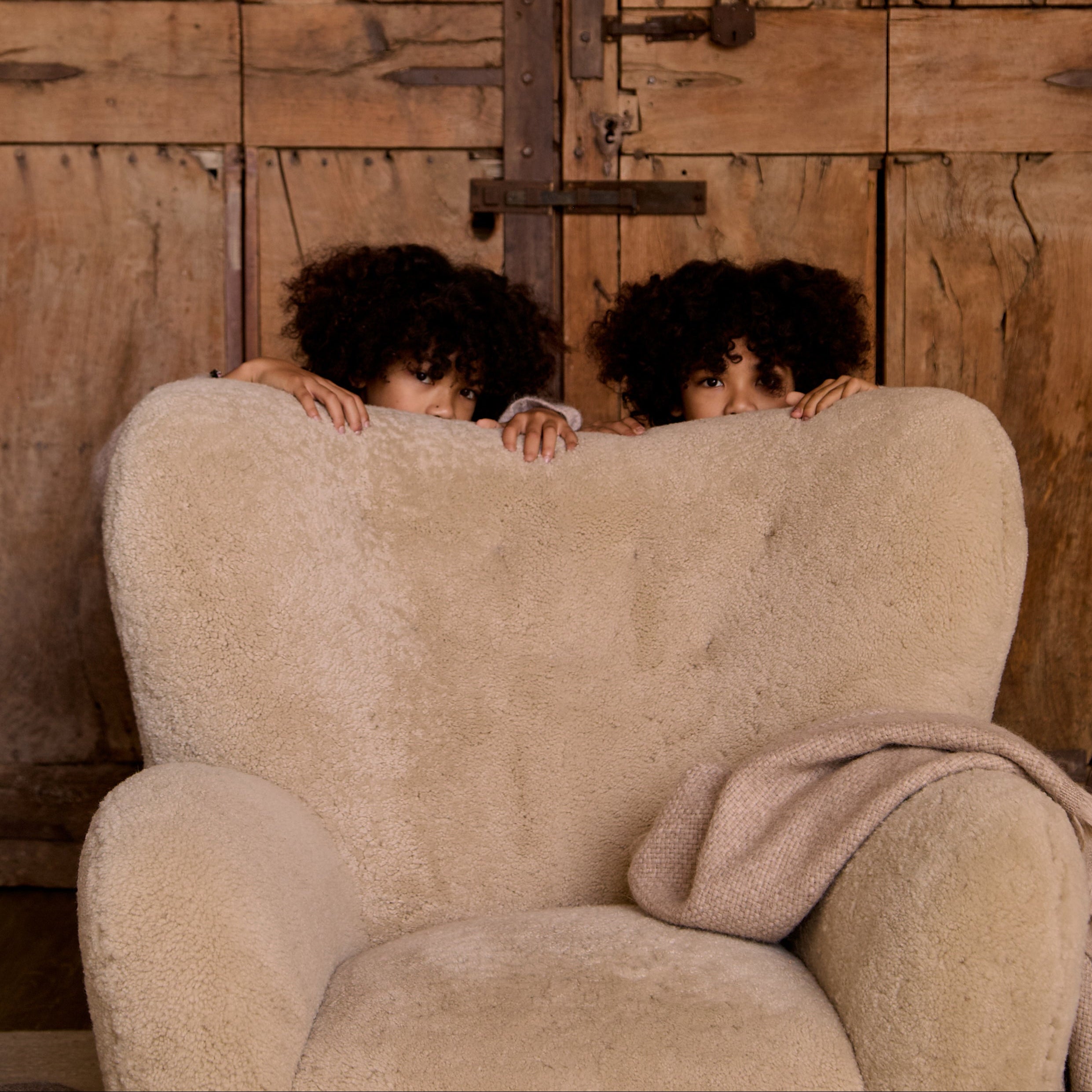 https://cdn.shopify.com/s/files/1/0593/2217/1565/files/papa-teddy-accent-chair-bone-shearling-8.jpg?v=1768945193
