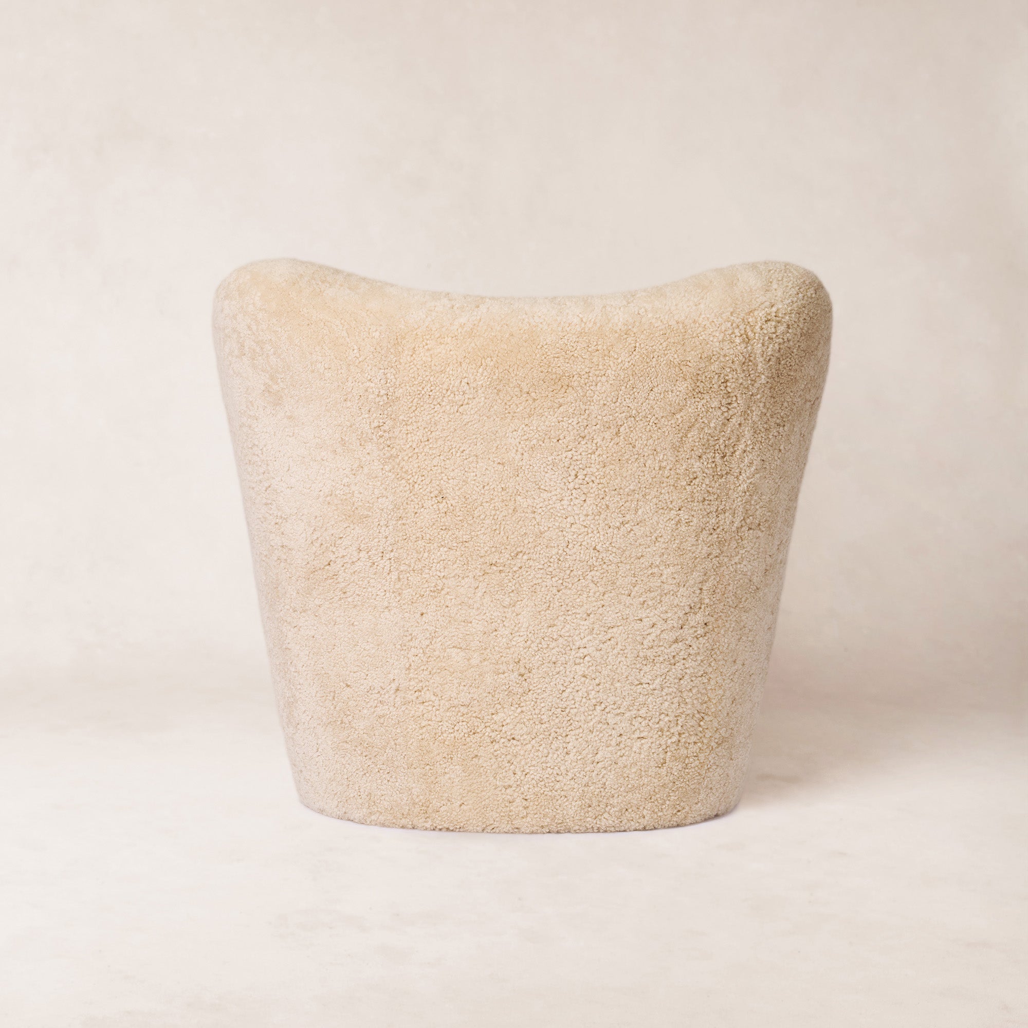 https://cdn.shopify.com/s/files/1/0593/2217/1565/files/papa-teddy-accent-chair-bone-shearling2.jpg?v=1768945193