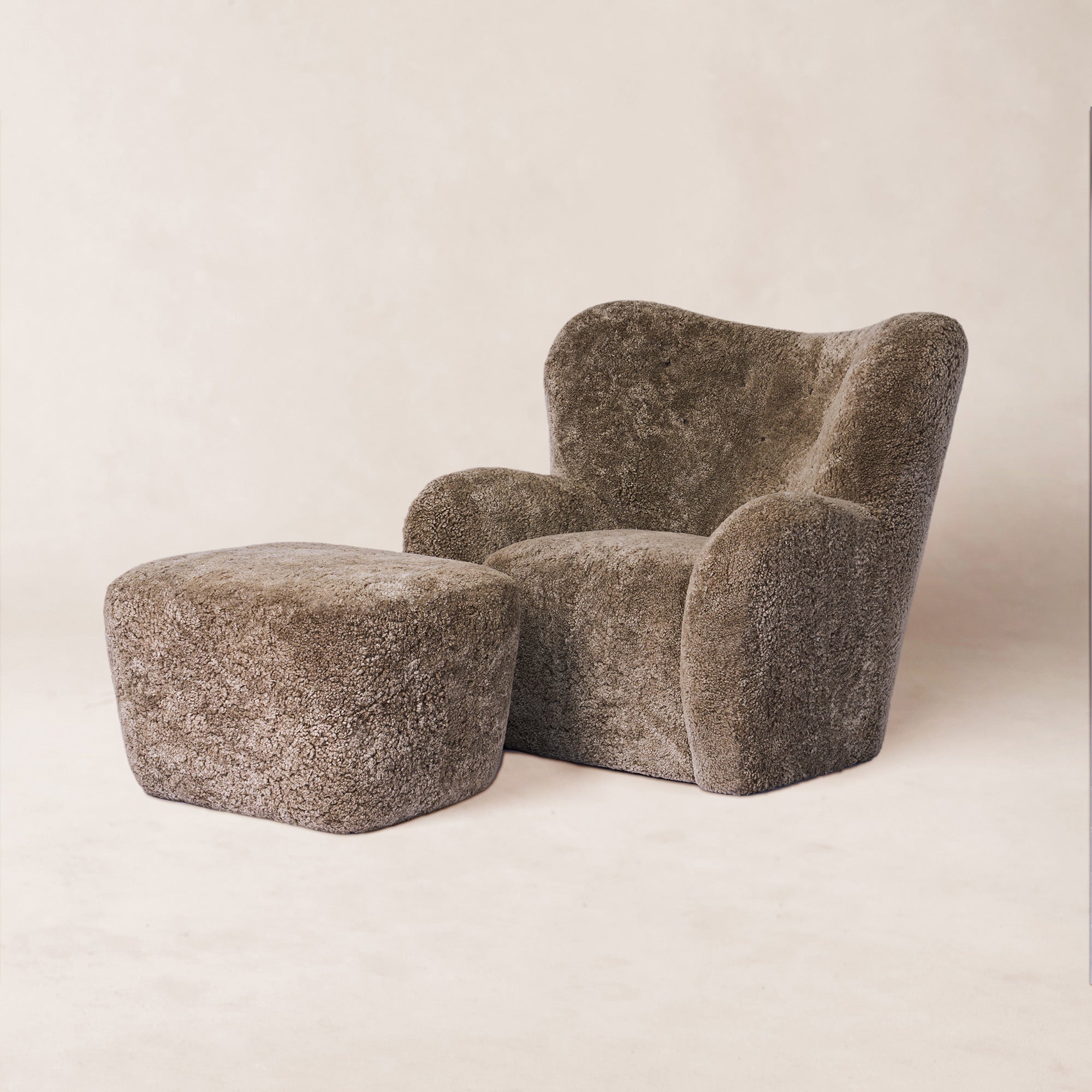 https://cdn.shopify.com/s/files/1/0593/2217/1565/files/papa-teddy-accent-chair-taupe-shearling-2_fccd1622-5746-48eb-8fb4-af1a96ccb98e.jpg?v=1772047940