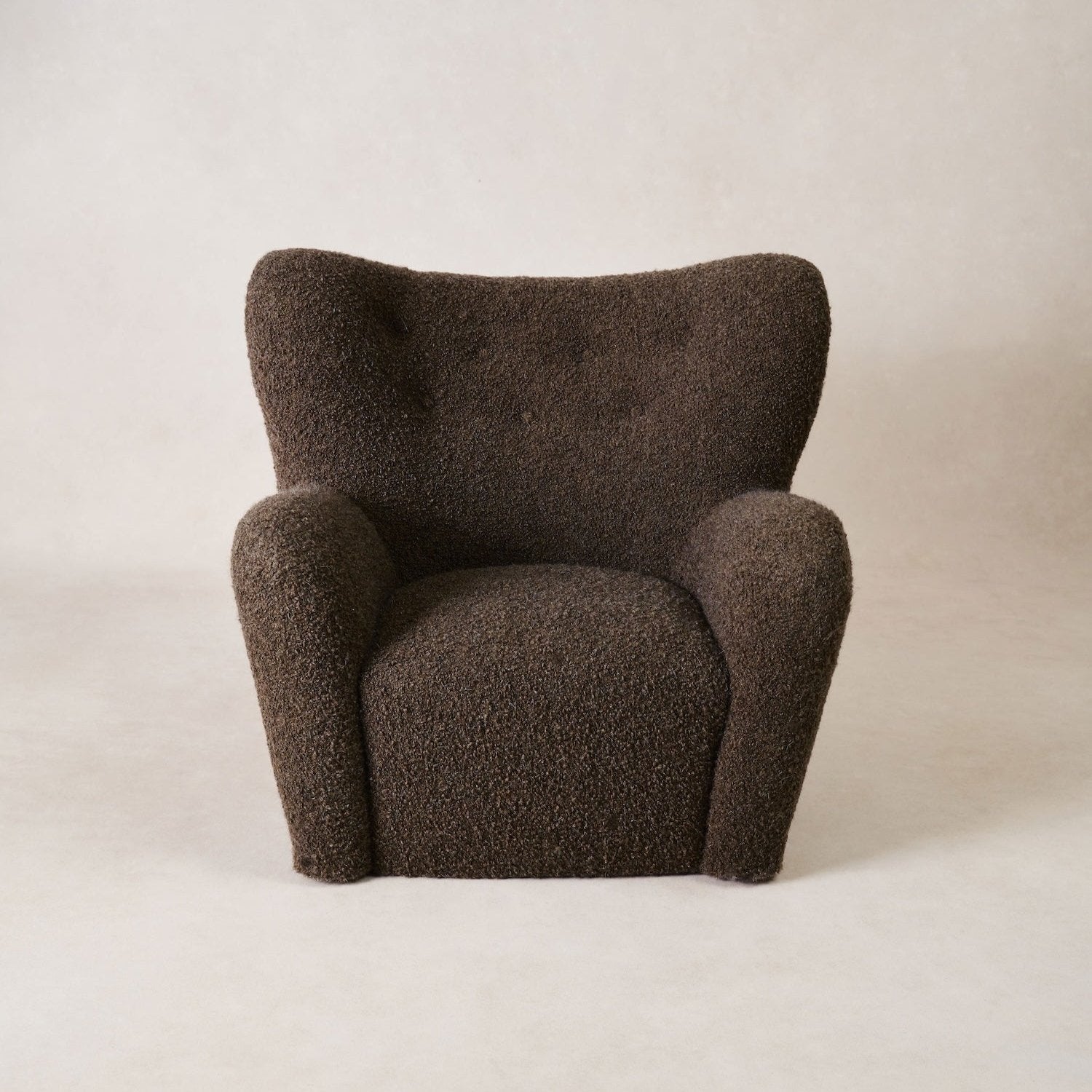 https://cdn.shopify.com/s/files/1/0593/2217/1565/files/papa-teddy-lounge-chair-boucle.jpg?v=1756838112