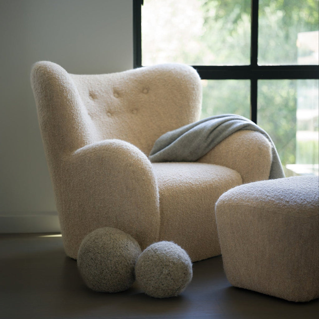 https://cdn.shopify.com/s/files/1/0593/2217/1565/files/papa-teddy-lounge-chair-white-boucle-lifestyle.jpg?v=1745192794