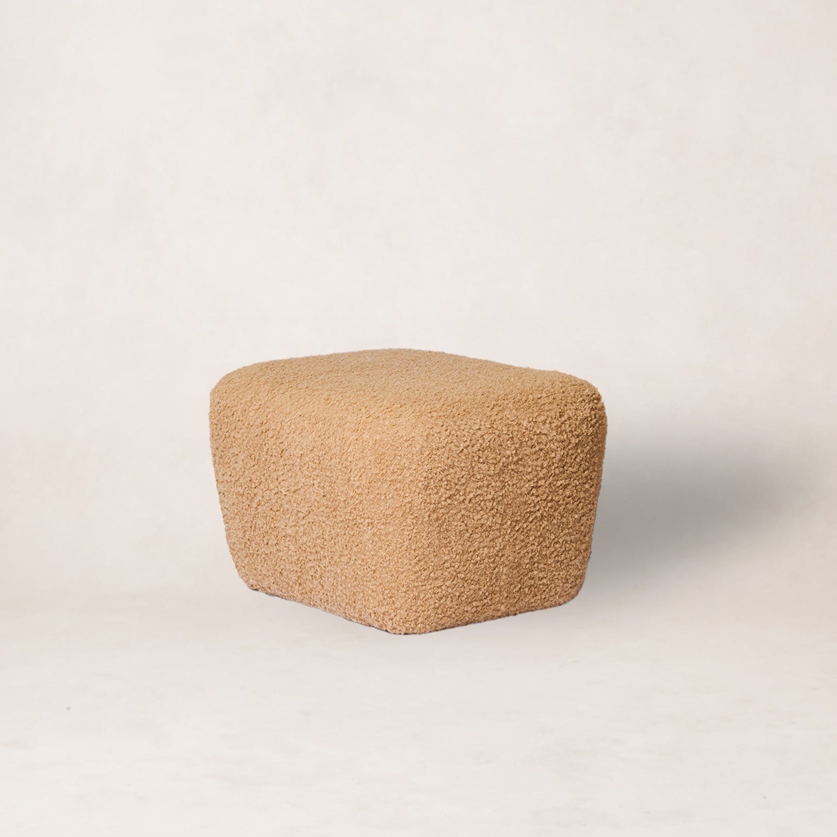 https://cdn.shopify.com/s/files/1/0593/2217/1565/files/papa-teddy-ottoman-camel-boucle.jpg?v=1761932486