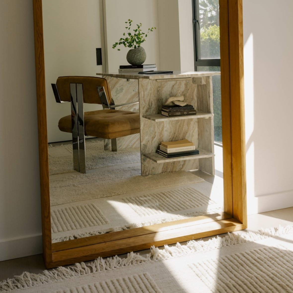 https://cdn.shopify.com/s/files/1/0593/2217/1565/files/quality-durable-furniture.jpg?v=1742496747