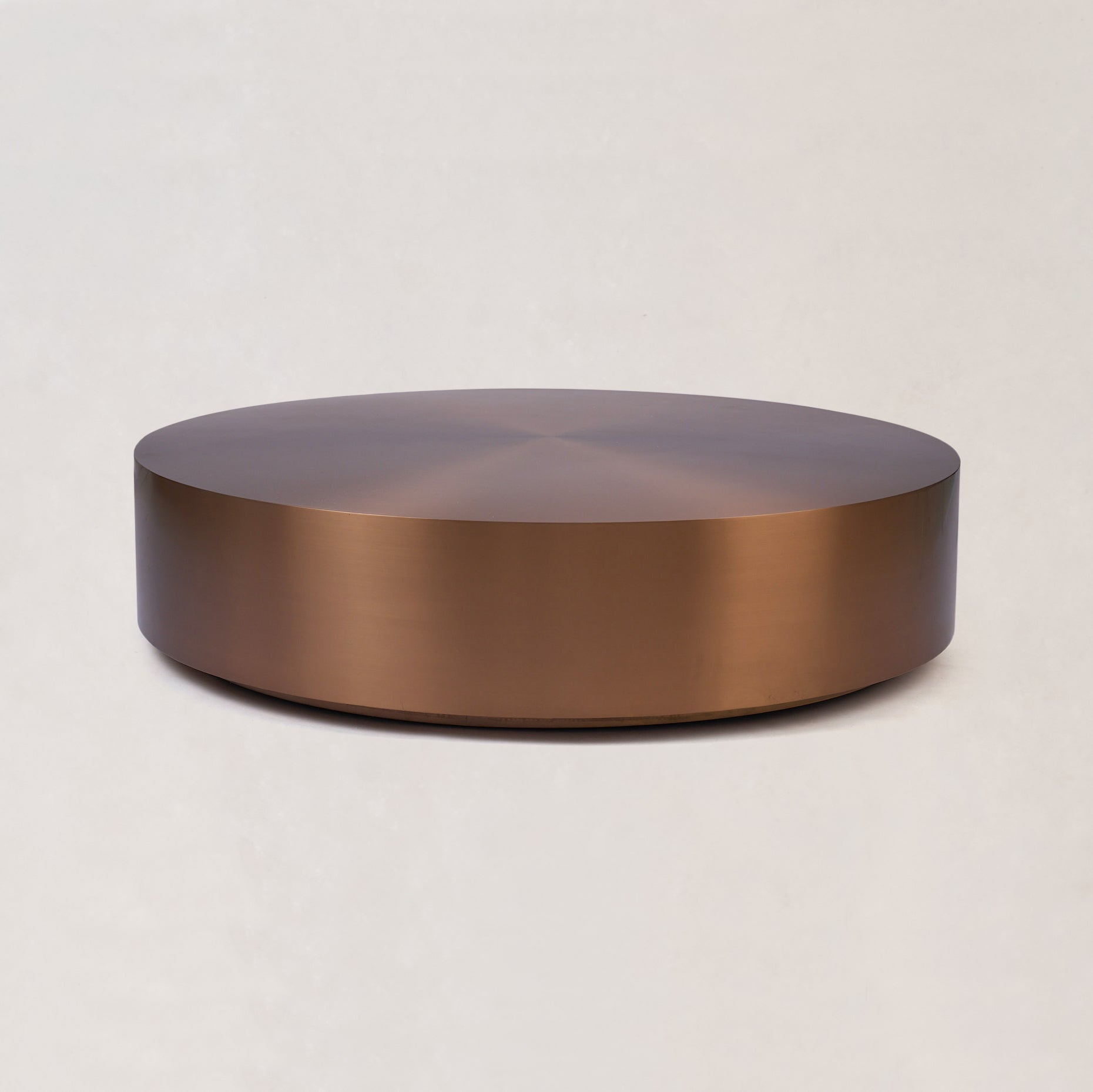 https://cdn.shopify.com/s/files/1/0593/2217/1565/files/round-metal-copper-coffee-table-beautiful_83d4c782-6be2-4e6e-a29e-349ebe9181c0.jpg?v=1753145961