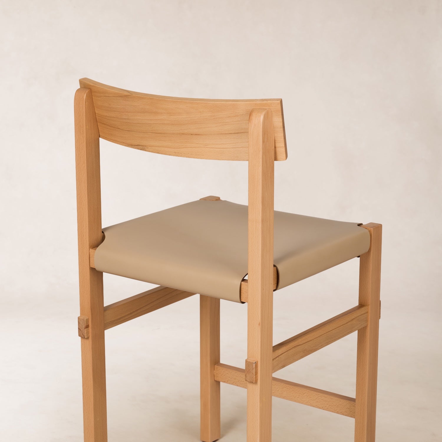 https://cdn.shopify.com/s/files/1/0593/2217/1565/files/shinto-leather-counter-stool-whiteoak.jpg?v=1772668673
