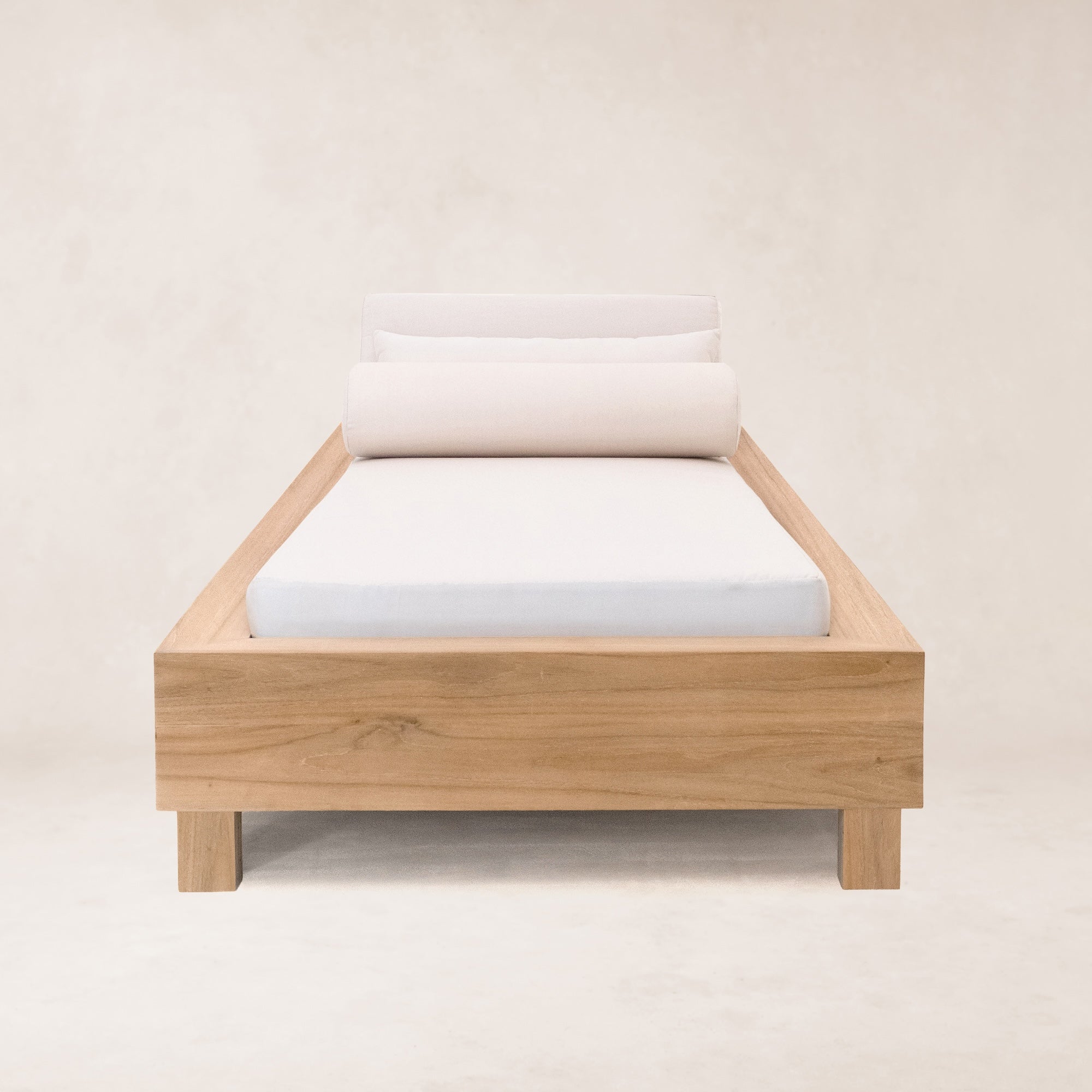 https://cdn.shopify.com/s/files/1/0593/2217/1565/files/teak-outdoor-daybed.jpg?v=1740159346