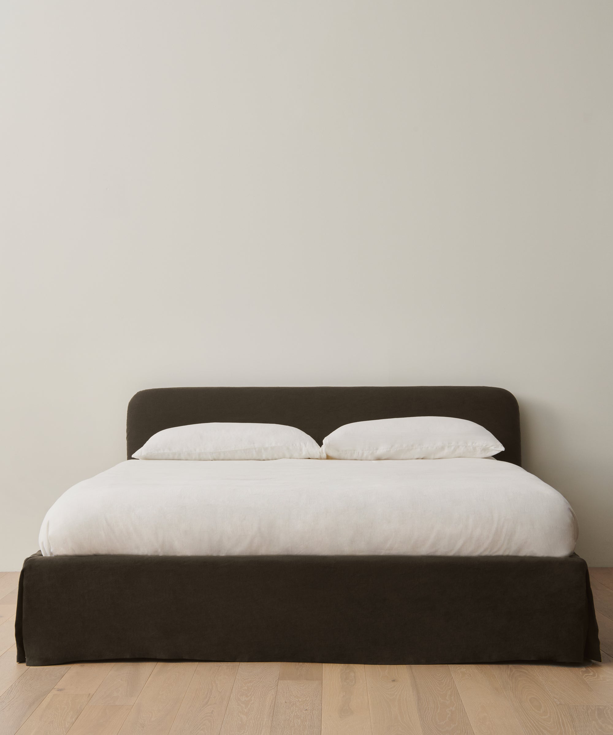 https://cdn.shopify.com/s/files/1/0565/1234/8333/files/upholstered-linen-cove-bed-jet-linen-01.jpg?v=1762182733