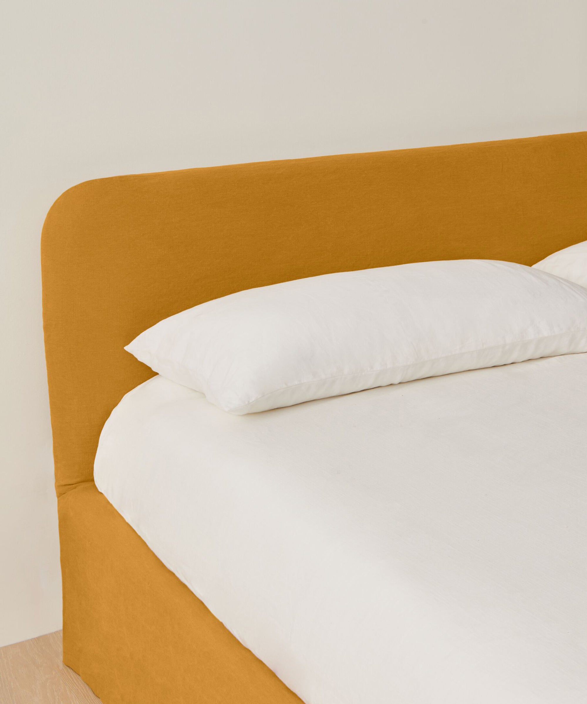https://cdn.shopify.com/s/files/1/0565/1234/8333/files/upholstered-linen-cove-bed-mustard-linen-02.jpg?v=1744842762