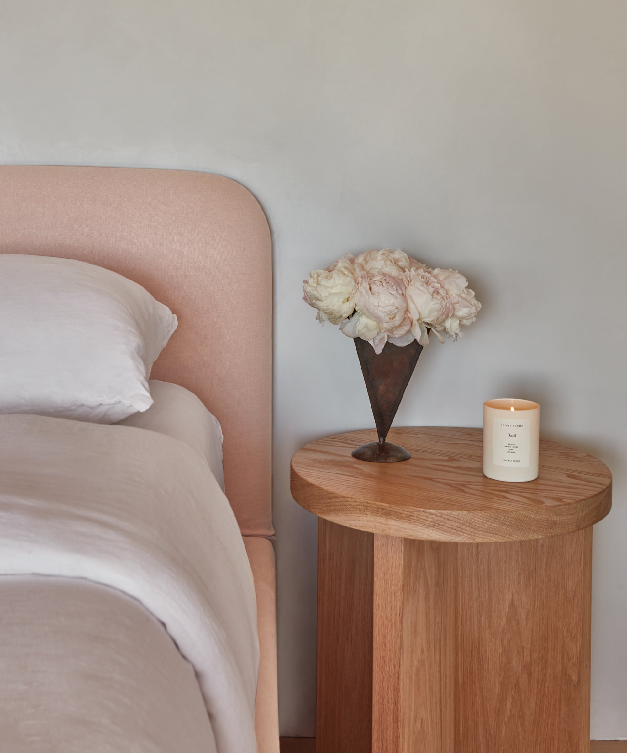 https://cdn.shopify.com/s/files/1/0565/1234/8333/files/upholstered-linen-cove-bed-shell-linen-3.jpg?v=1748980730