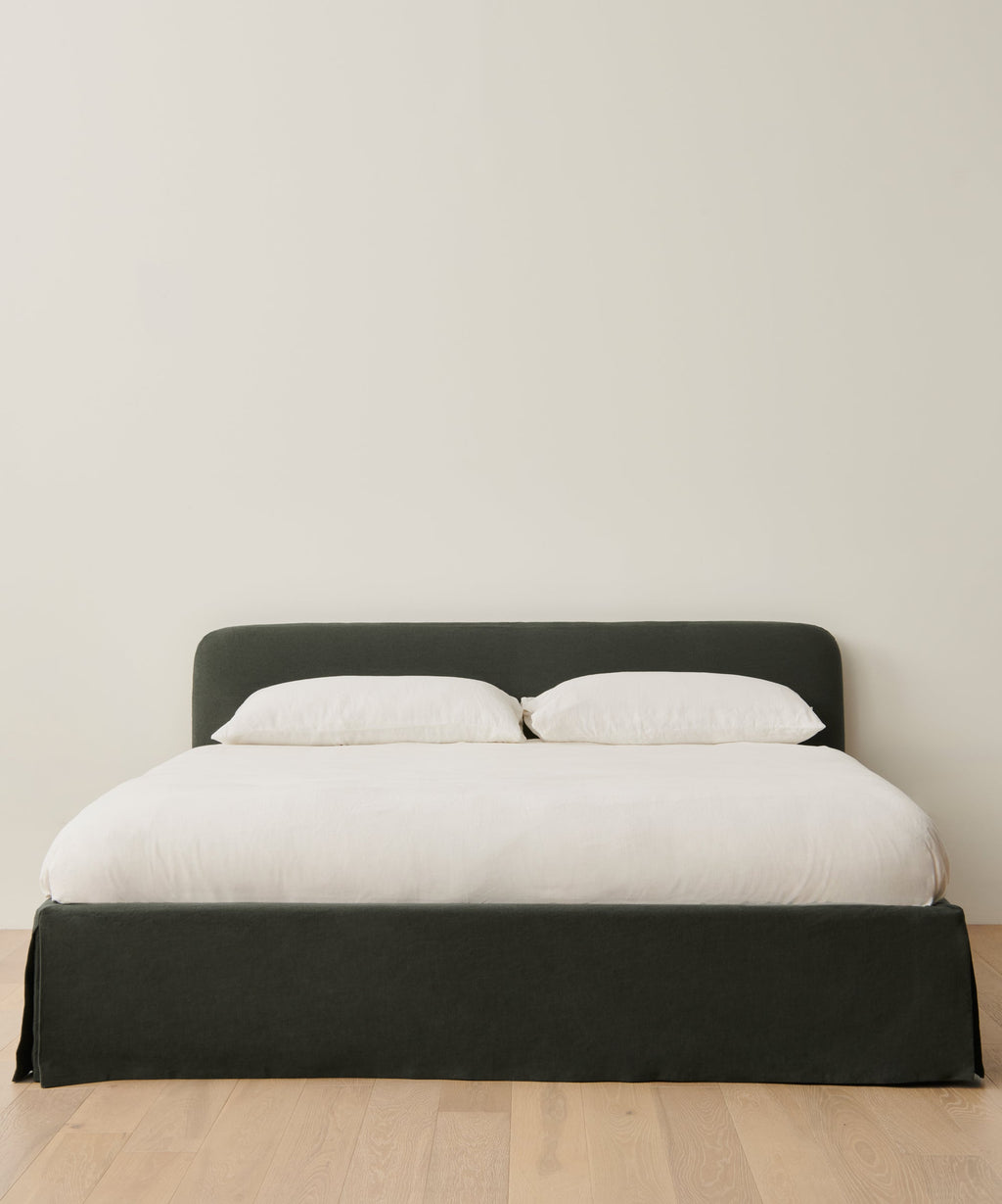https://cdn.shopify.com/s/files/1/0565/1234/8333/files/upholstered-linen-cove-bed-slate-linen-1.jpg?v=1721326810