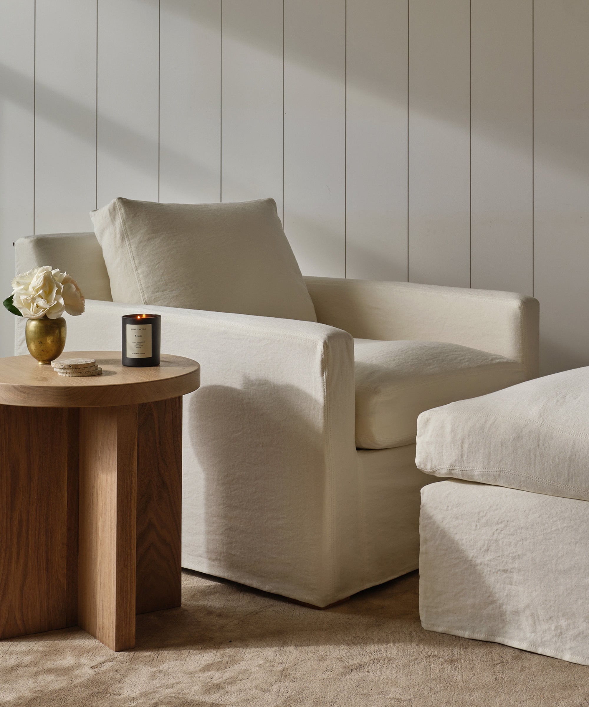 https://cdn.shopify.com/s/files/1/0565/1234/8333/files/upholstered-linen-harbor-chair-home-furniture-ivory-linen-v3-3.jpg?v=1706904086