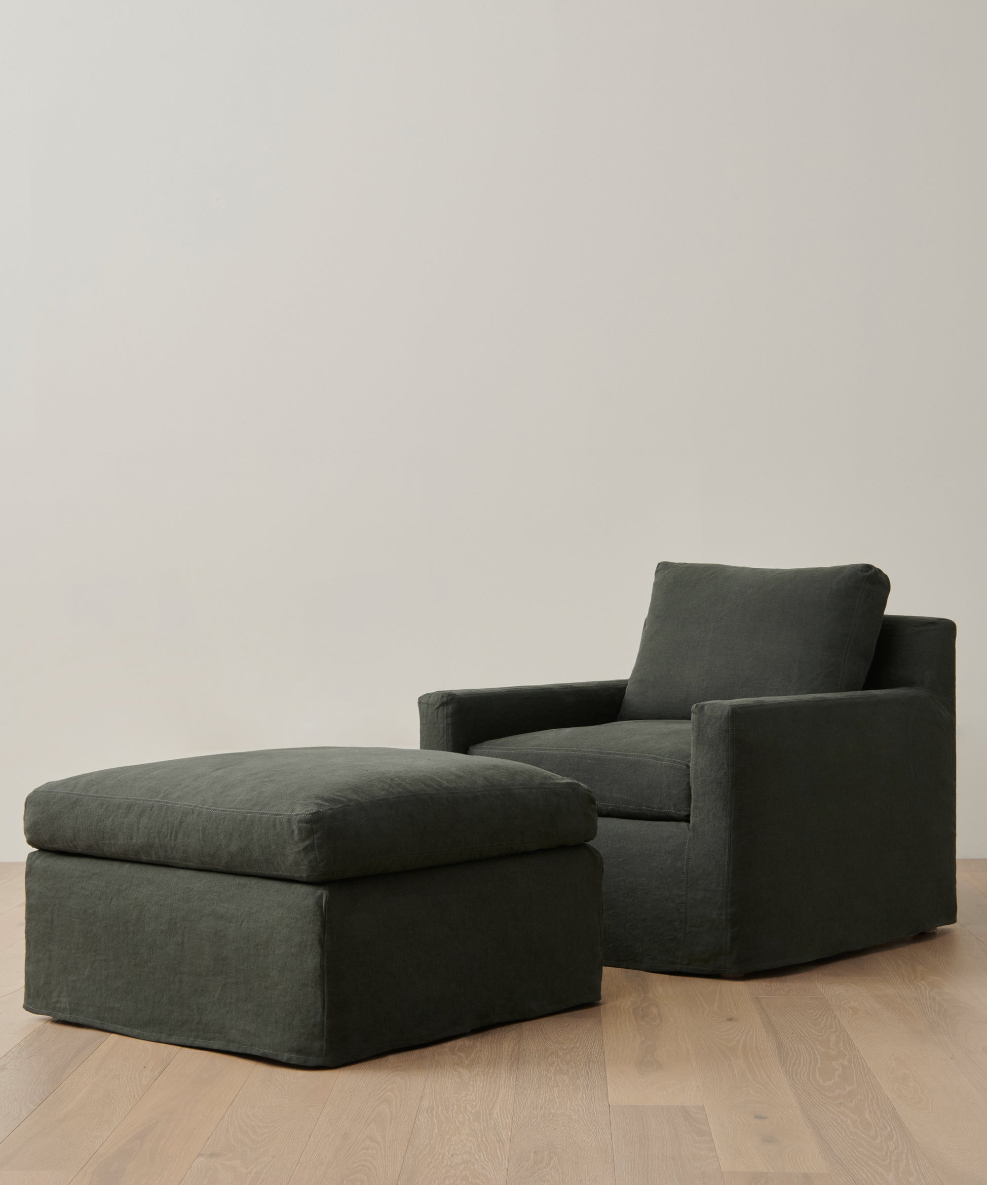 https://cdn.shopify.com/s/files/1/0565/1234/8333/files/upholstered-linen-harbor-ottoman-slate-linen-02.jpg?v=1687992057