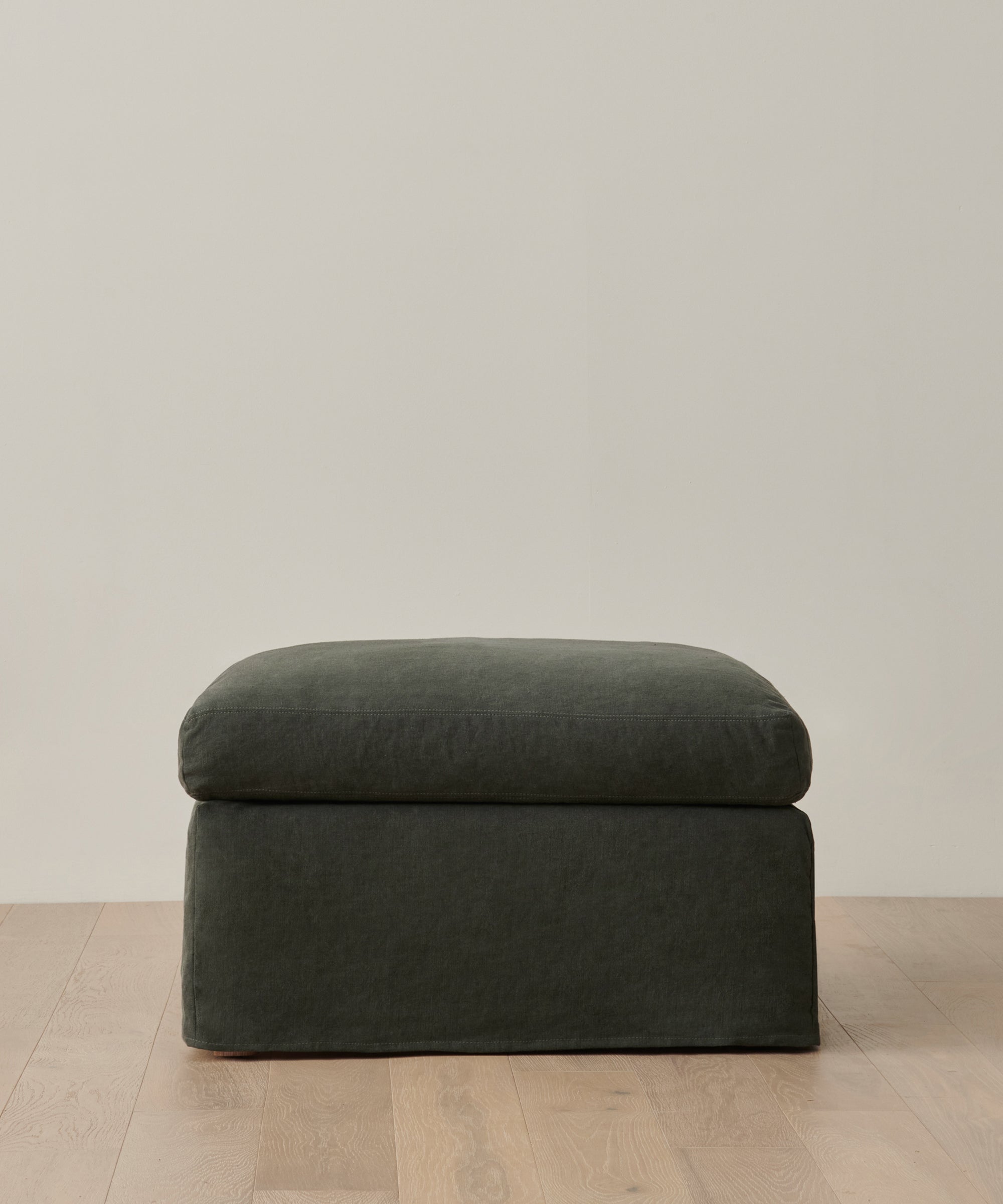 https://cdn.shopify.com/s/files/1/0565/1234/8333/files/upholstered-linen-harbor-ottoman-slate-linen-03.jpg?v=1687992057