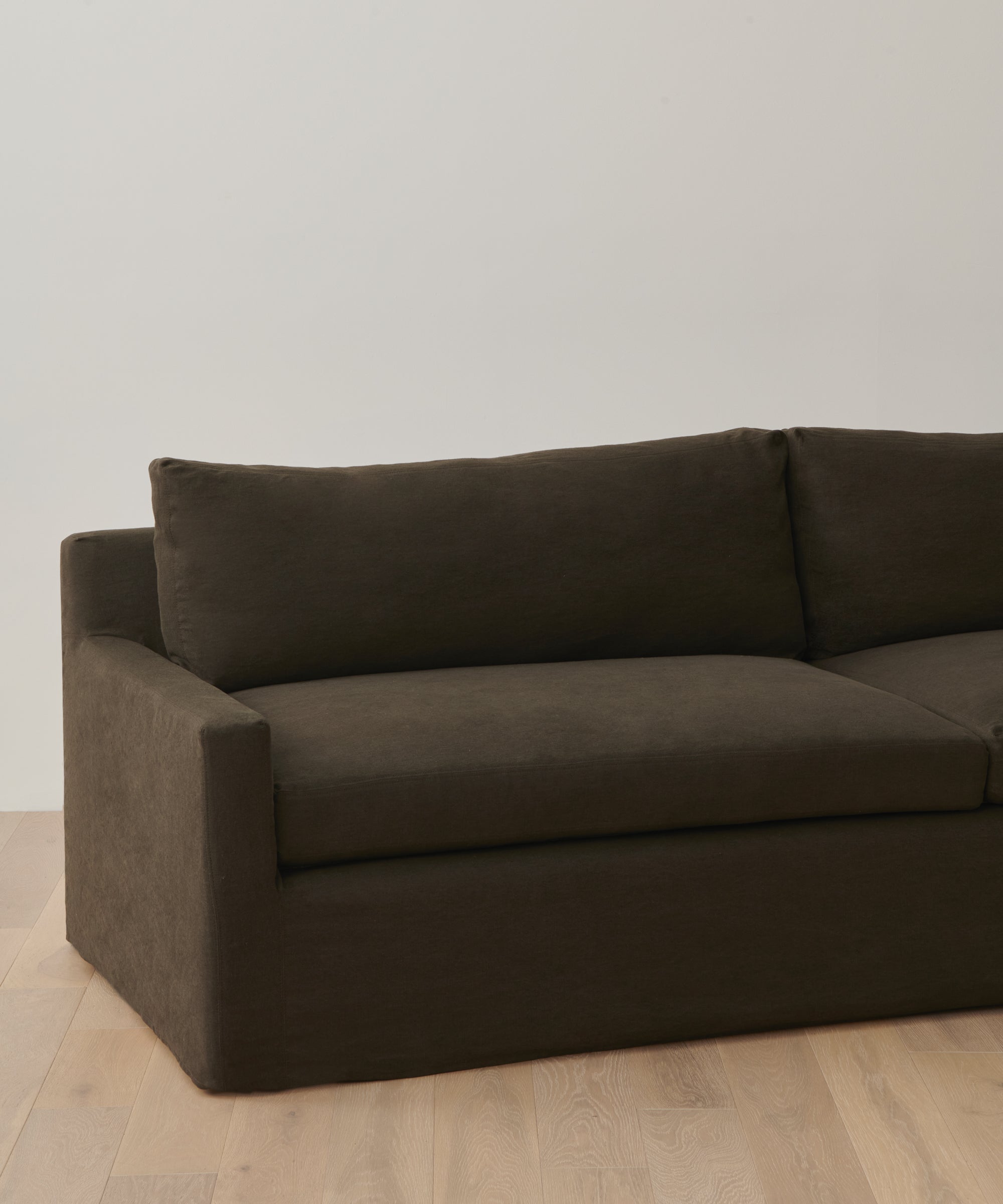 https://cdn.shopify.com/s/files/1/0565/1234/8333/files/upholstered-linen-harbor-sofa-jet-linen-3.jpg?v=1744413404