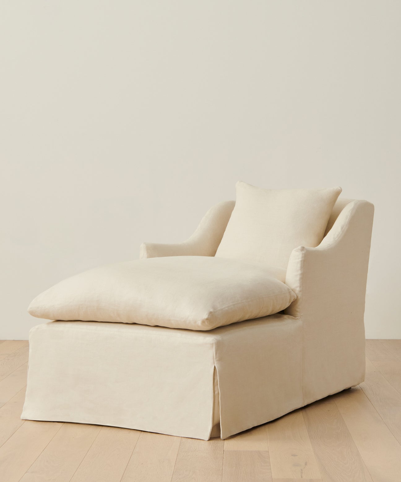 https://cdn.shopify.com/s/files/1/0565/1234/8333/files/upholstered-linen-miramar-chaise-pearl-linen-1.jpg?v=1762183284