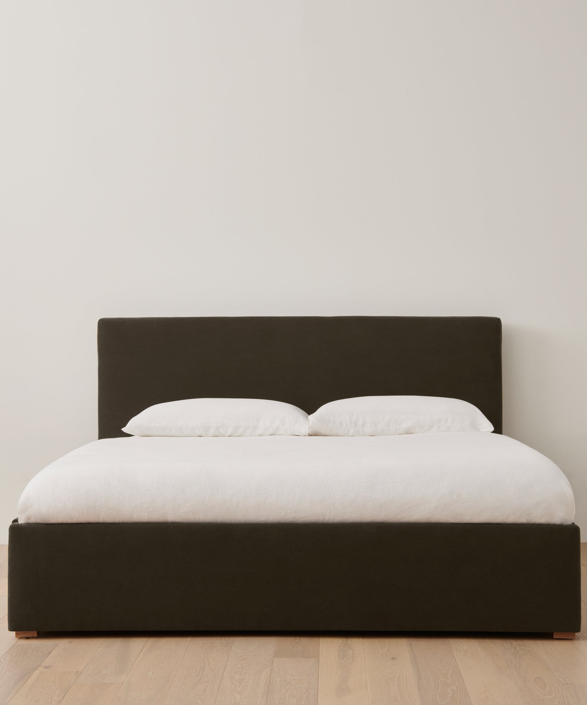 https://cdn.shopify.com/s/files/1/0565/1234/8333/products/upholstered-linen-pacific-bed-jet-linen-1.jpg?v=1762182734