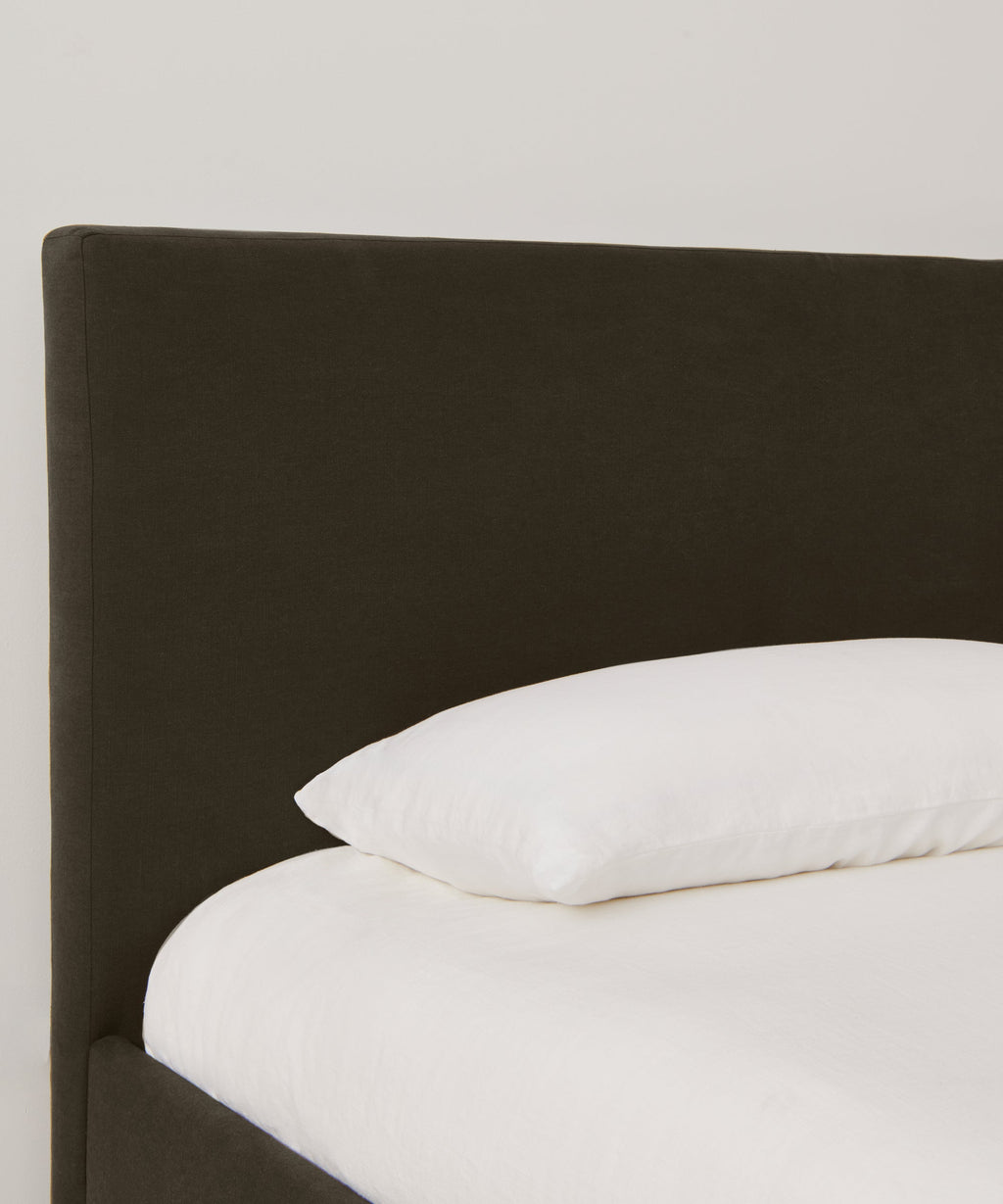 https://cdn.shopify.com/s/files/1/0565/1234/8333/products/upholstered-linen-pacific-bed-jet-linen-2.jpg?v=1680113631