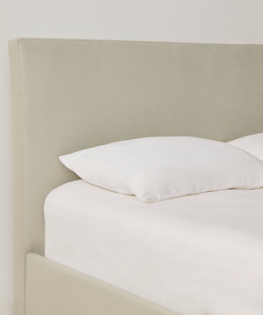 https://cdn.shopify.com/s/files/1/0565/1234/8333/products/upholstered-linen-pacific-bed-stone-linen-2.jpg?v=1680112979