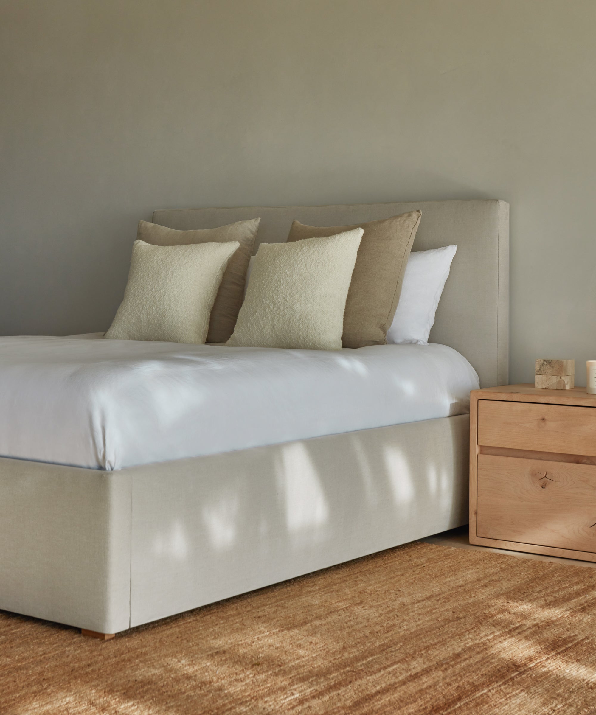 https://cdn.shopify.com/s/files/1/0565/1234/8333/products/upholstered-linen-stone-pacific-bed-furniture-01.jpg?v=1680112979