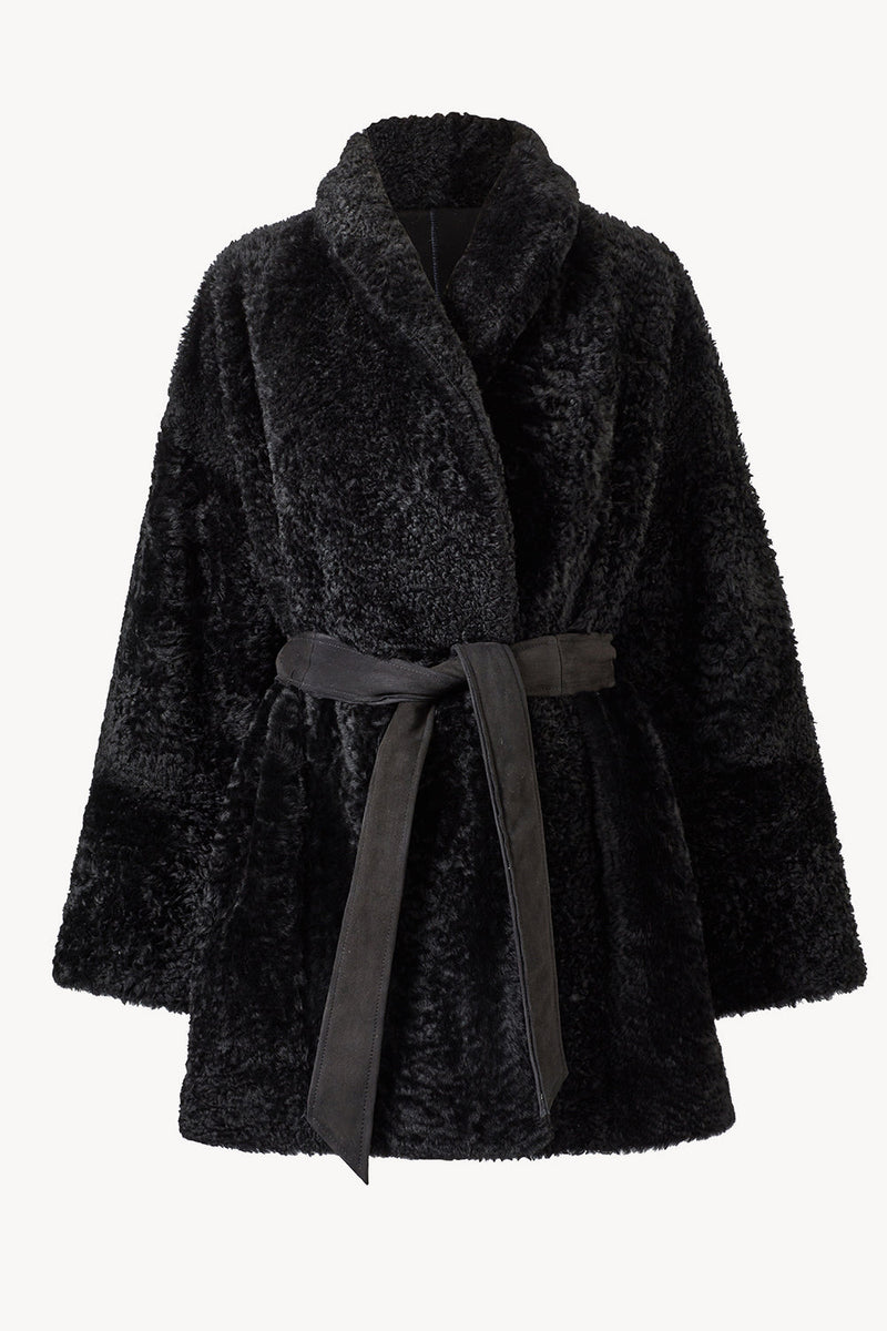https://cdn.shopify.com/s/files/1/0155/8868/7920/files/vanessablkfttove.jpg?v=1694041595