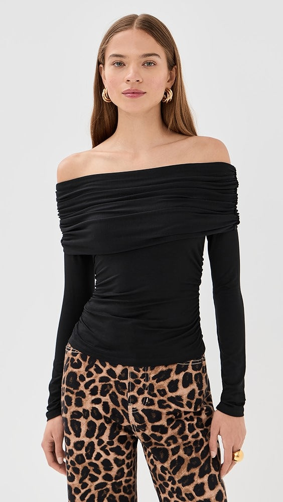 https://m.media-amazon.com/images/G/01/Shopbop/p/prod/products/vbeac/vbeac3084622b0d/vbeac3084622b0d_1758305939604_2-0._QL90_UX564_.jpg