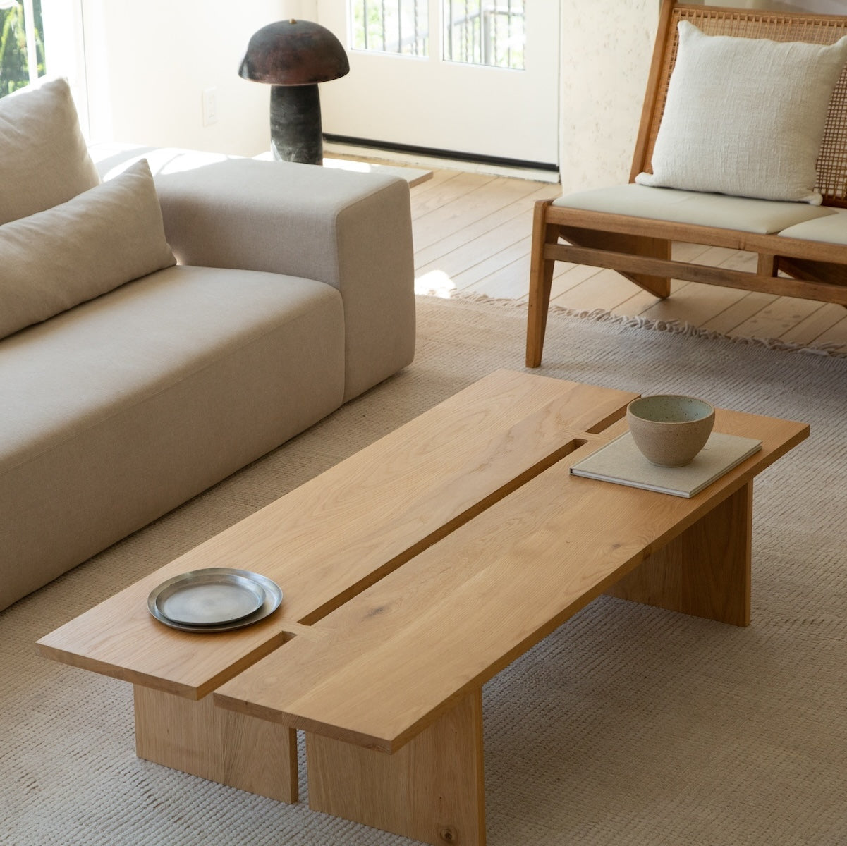 https://cdn.shopify.com/s/files/1/0593/2217/1565/files/white-oak-coffee-table-japandi.jpg?v=1738262804