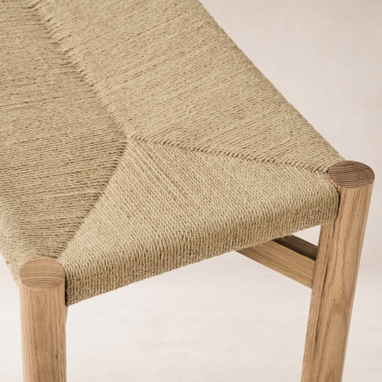 https://cdn.shopify.com/s/files/1/0593/2217/1565/files/woven-dining-bench-house-of-leon.jpg?v=1766180739