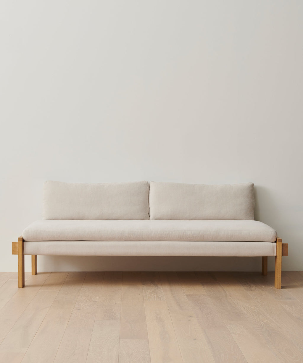 https://cdn.shopify.com/s/files/1/0565/1234/8333/products/ynez-daybed-oak-upholsted-natural-linen-01.jpg?v=1762183162