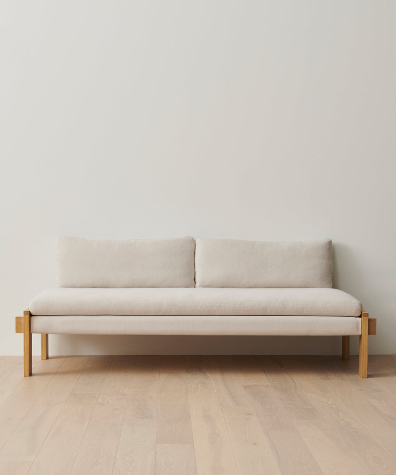https://cdn.shopify.com/s/files/1/0565/1234/8333/products/ynez-daybed-oak-upholsted-natural-linen-01.jpg?v=1762183162